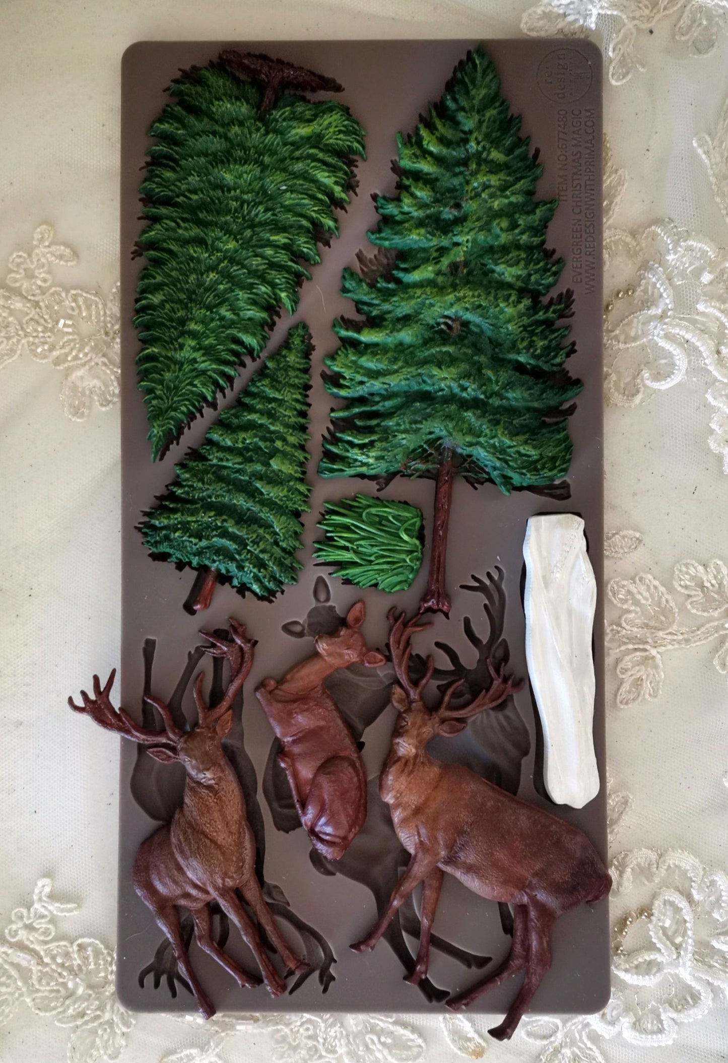 Evergreen Christmas Magic – Reindeer & Pine Tree Silicone Mould ~ 1 pc, 5″x10″x8mm