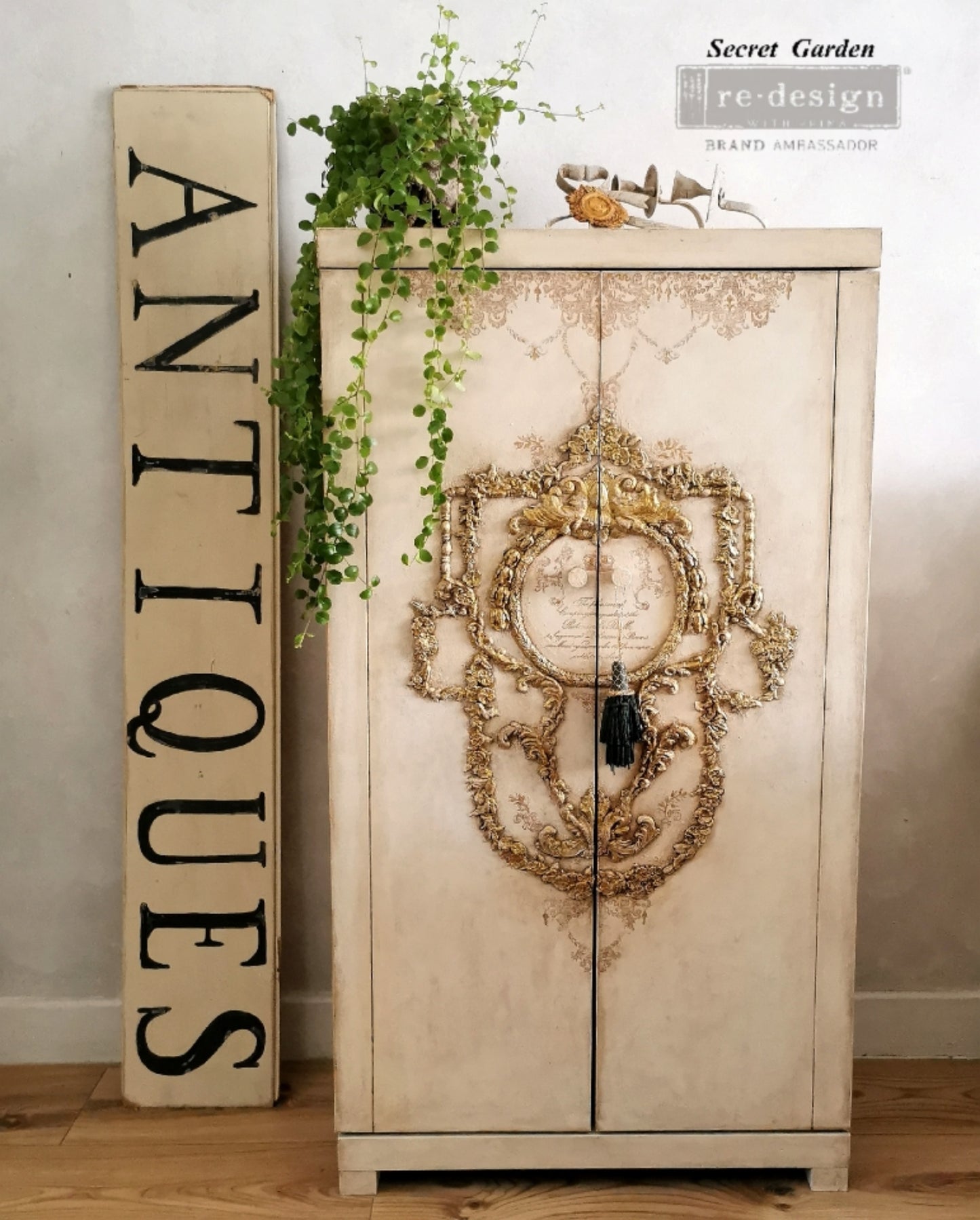 Delicate Floral Strands Décor Mould® – Redesign with Prima® 5"x10"
