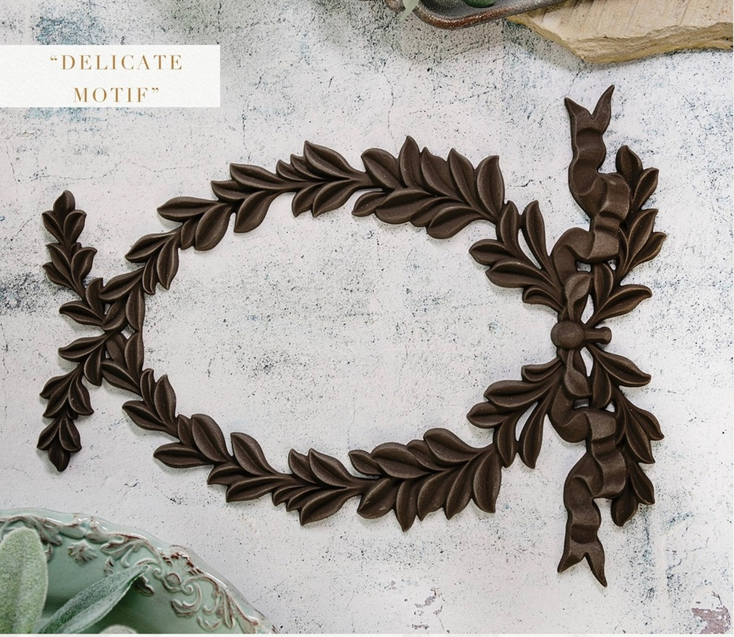 Delicate Motif Décor Poly® – 10″ x 7.9″